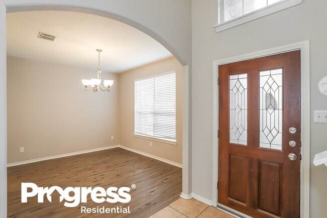 Foto del edificio - 4939 Forest Hurst Dr