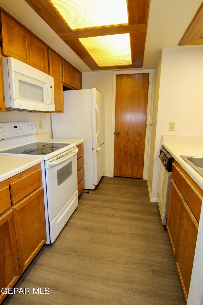 Foto del edificio - 7465 Stoney Hill Dr
