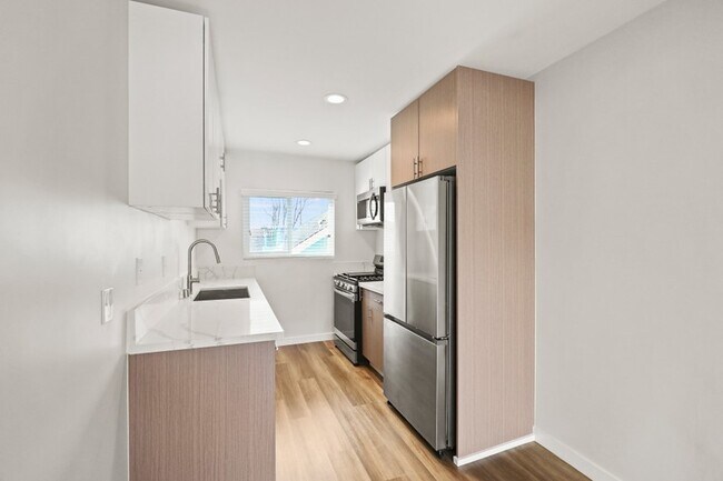 Foto del edificio - 1358 W 36th St