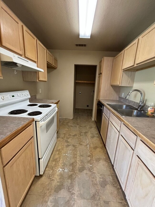 Foto del edificio - 8020-8022 Marydean Ave