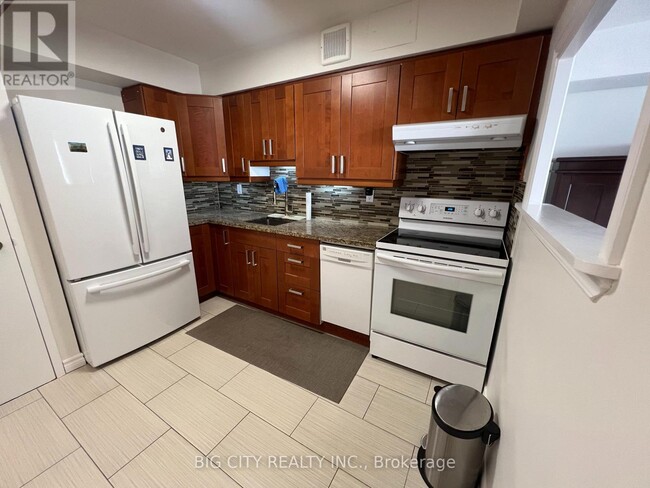 Building Photo - 1360 York Mills Rd