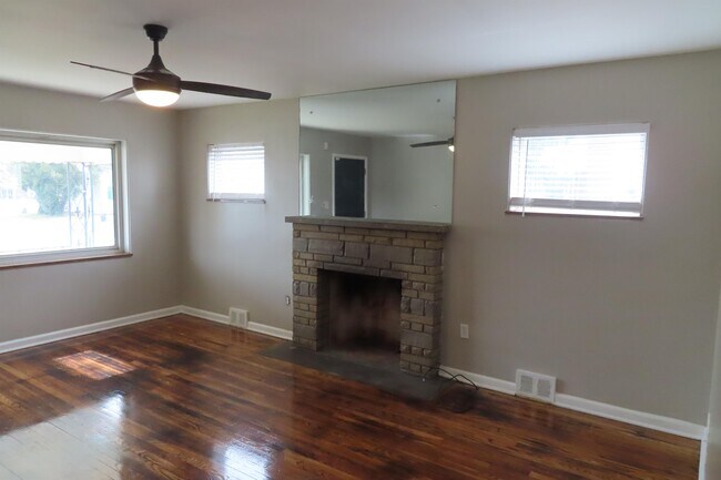 Building Photo - 1121 Fairwood Ave