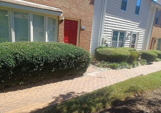 Building Photo - 110 Holcomb Ferry Rd