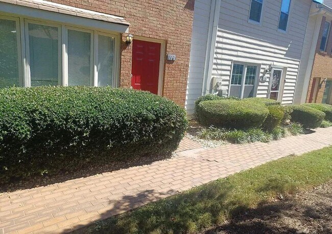 Foto del edificio - 110 Holcomb Ferry Rd