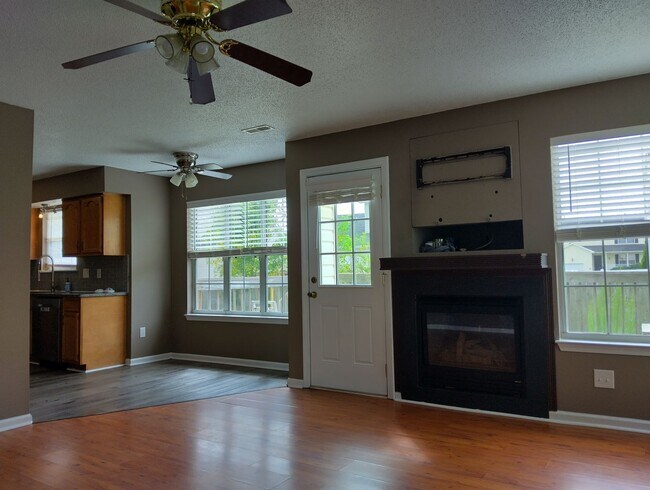 Building Photo - 811 Rilee Dr
