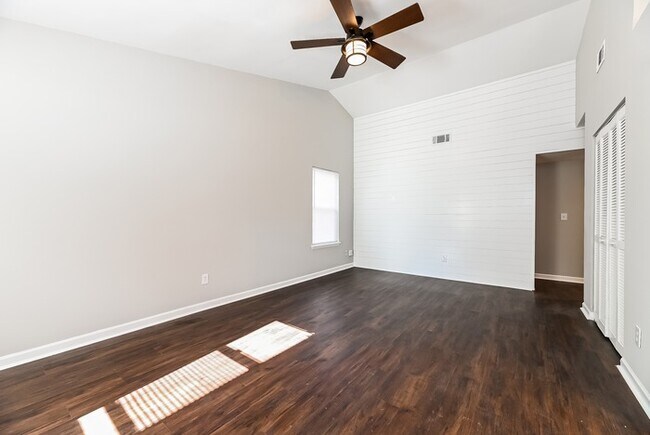 Foto del edificio - 101 Tweed Ct