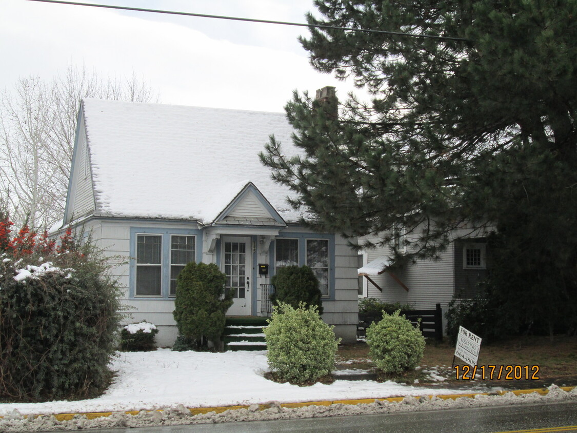 Primary Photo - Cute 3+bedroom home with 1.75 bath and w/d...