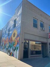 Building Photo - 109 1/2 E 6th St