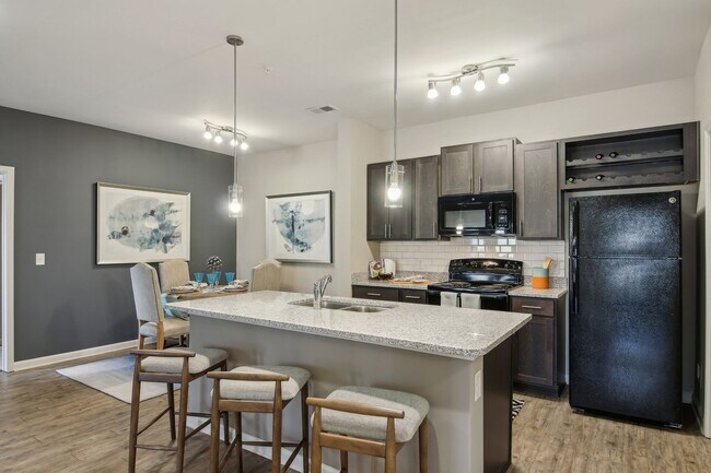 Building Photo - Dream Asheville Exchange