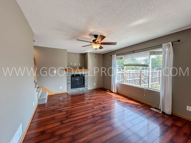 Building Photo - Charming 3-bedroom, 3-bath home with a fen...
