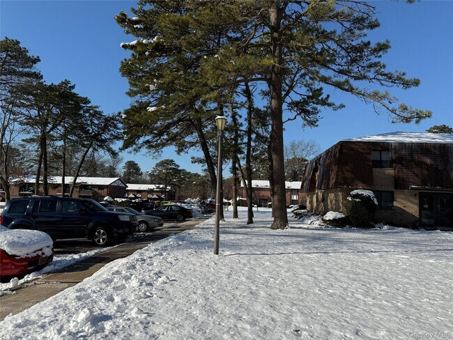 Foto del edificio - 55 Pinebrook Pl