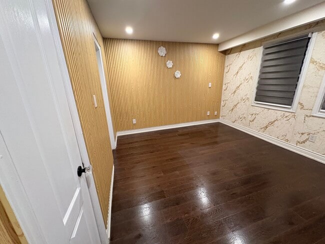 Photo du bâtiment - 143 Simmons Blvd