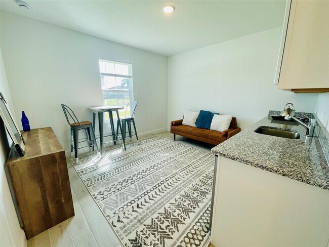 Building Photo - 4614 SW Athena Dr