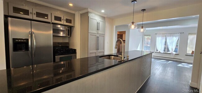 Building Photo - 12 Zematt Ct