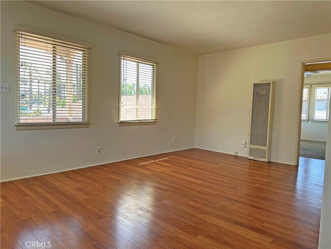 Foto del edificio - 1609 E Chevy Chase Dr