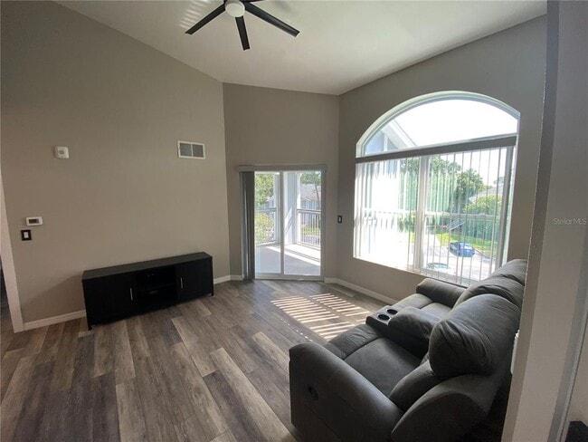 Building Photo - 2592 Grassy Point Dr