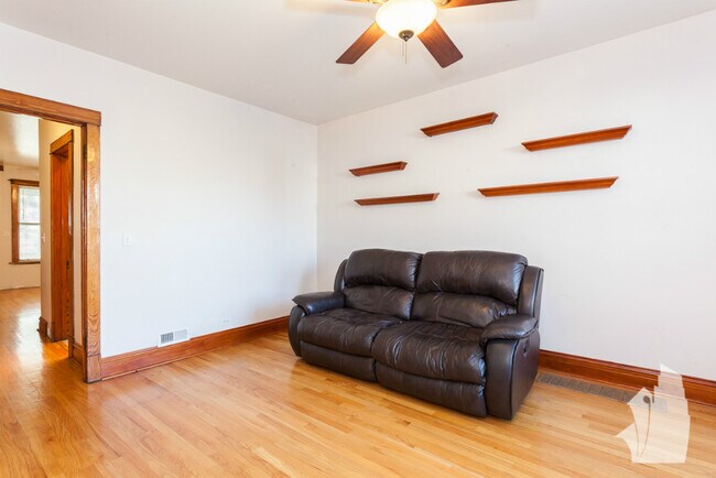Foto del edificio - 3034 N Kedzie Ave