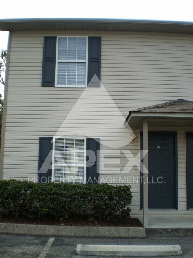 Building Photo - MOVE-IN SPECIAL, $1 RENT!! - Nice 2 Bd | 1.5 Ba Townhouse in West Knox Condo Community!
