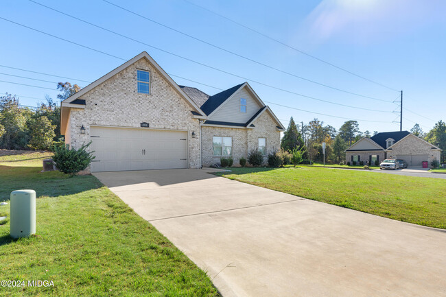 Building Photo - 201 Laurel Springs Dr