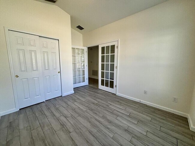 Foto del edificio - 10245 Cypress Trail Dr