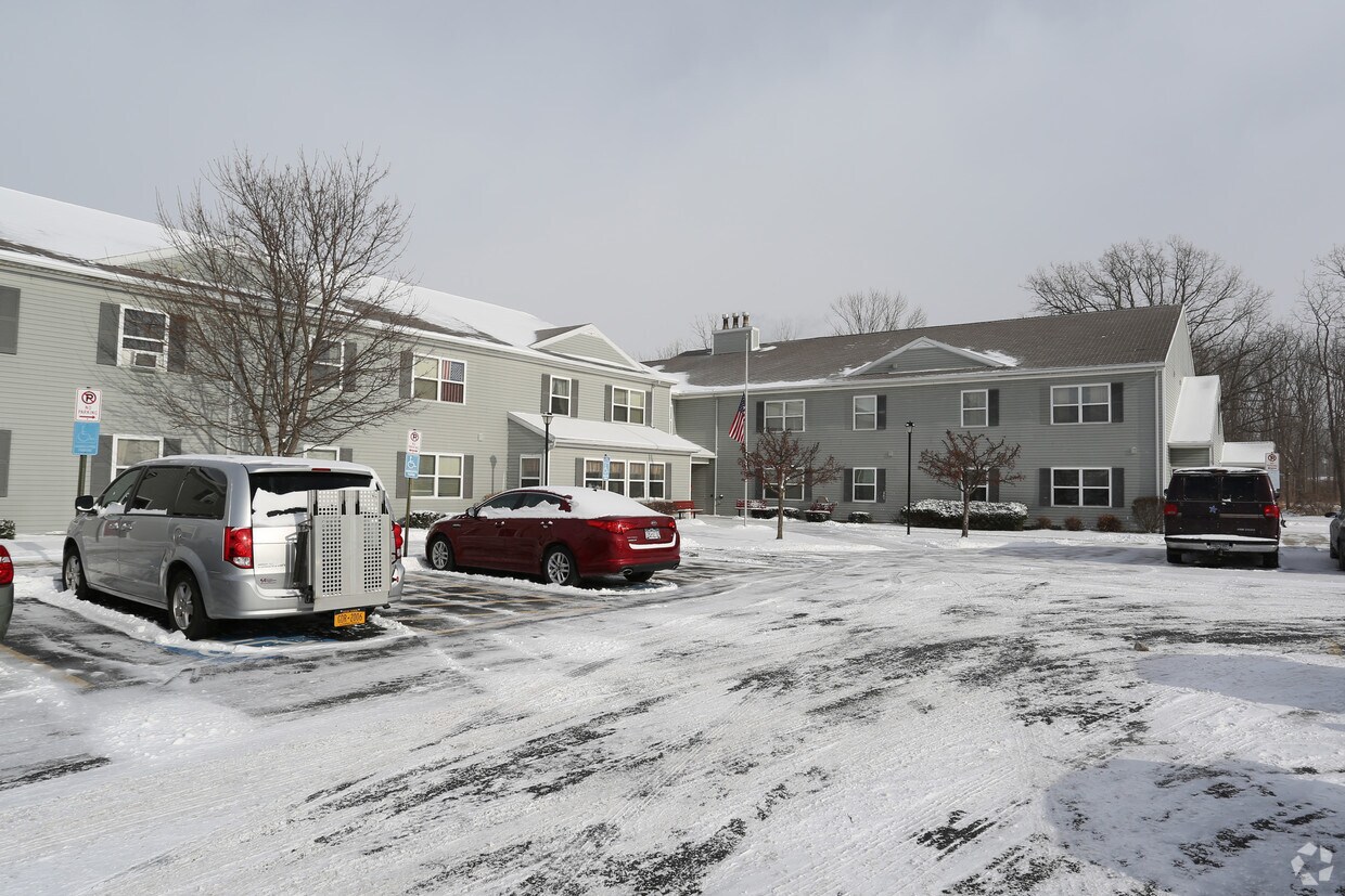 Building Photo - Livingston Fox Run