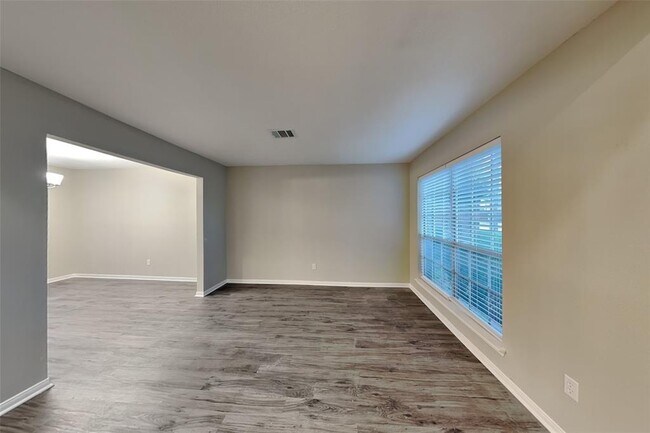 Building Photo - 9530 Cabin Creek Dr