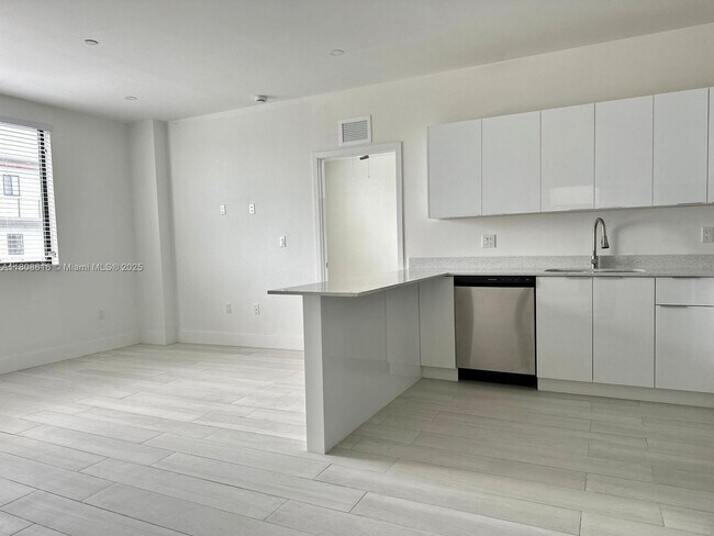 Foto del edificio - 1091 E 17th St