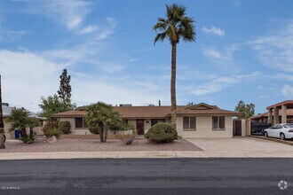 Building Photo - 610 E Malibu Dr