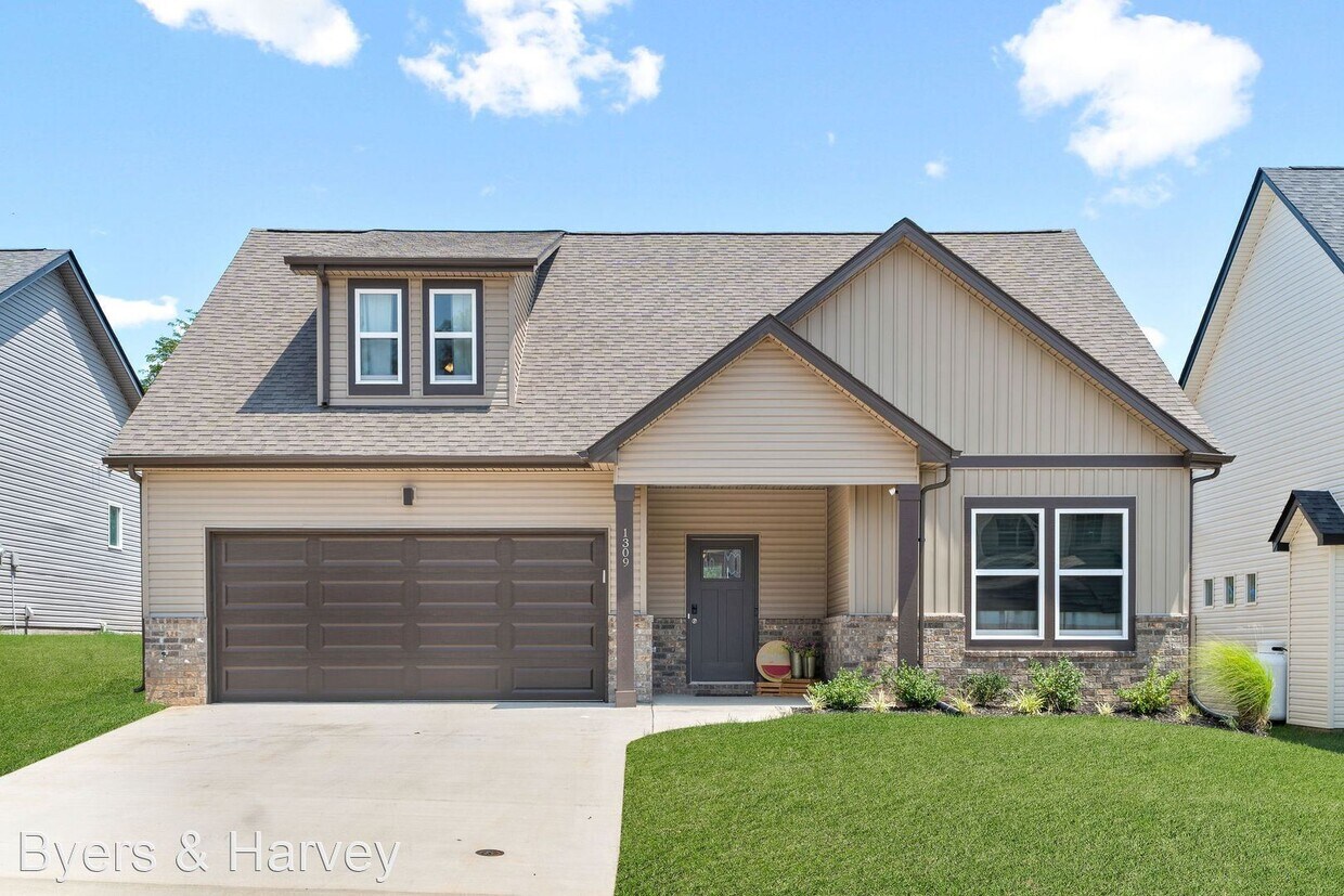 4 br, 3 bath House 1309 Dan Brown Drive House Rental in Clarksville