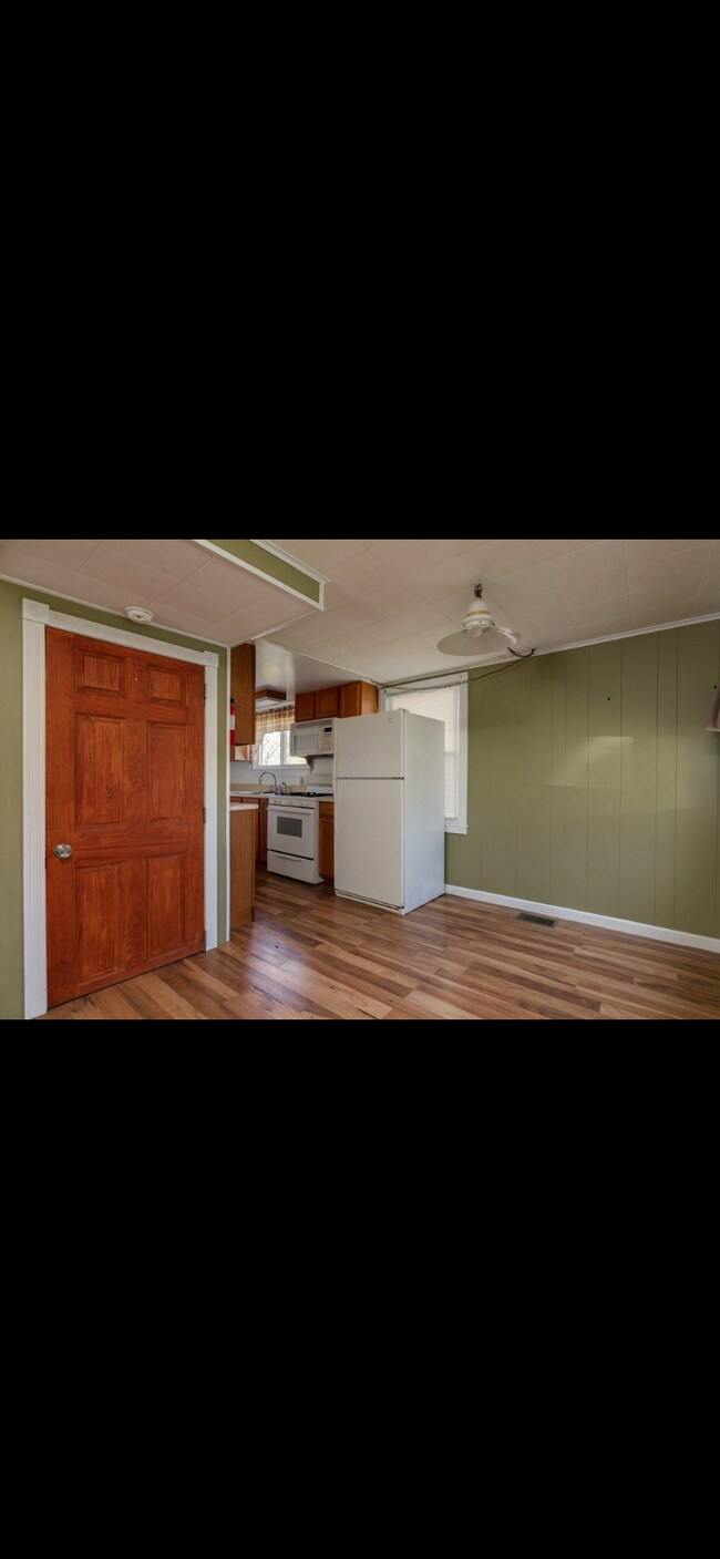 Eat in Kitchen/dining area - 260 Curtis St