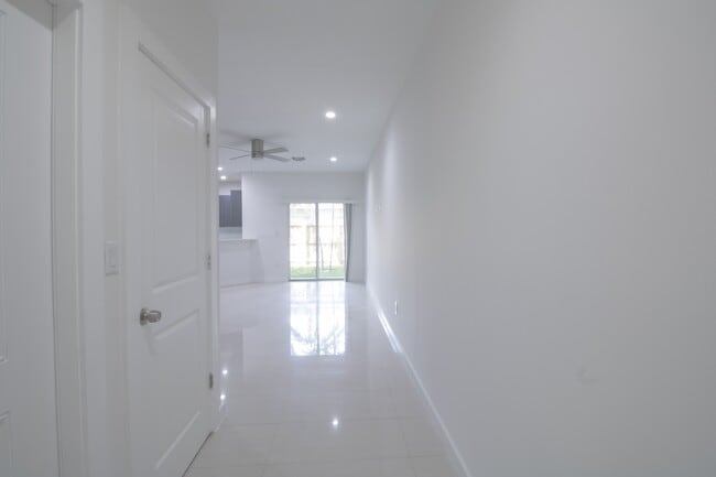 Photo - 424 SE 16th St Townhome