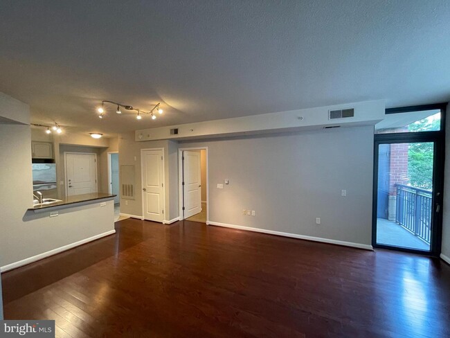 Building Photo - 1021 N Garfield St