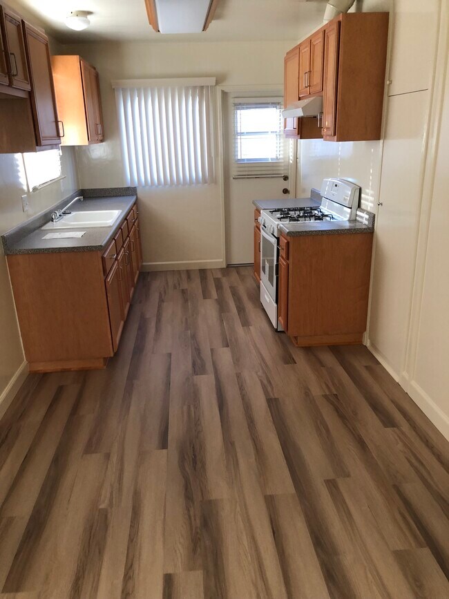 Foto del edificio - 8431 Friends Ave