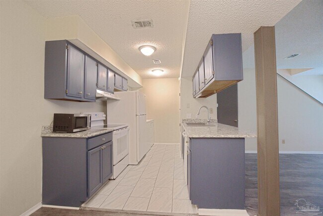 Foto del edificio - 3323 Kingswood Ct