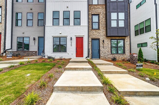 Foto del edificio - 3 Bedroom Townhome minutes from South End!