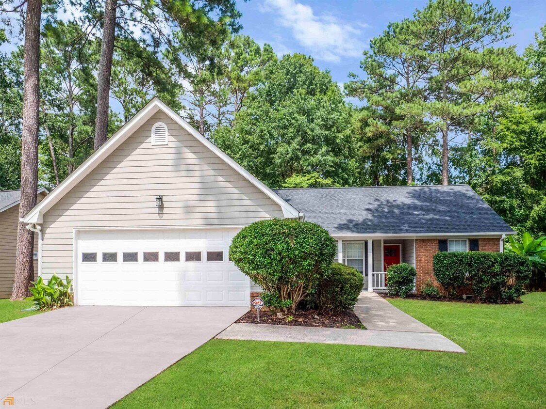 528 Horseshoe Cir, Stockbridge, GA 30281