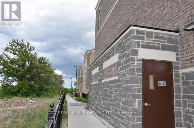 Photo du bâtiment - 30 Westmeath Ln