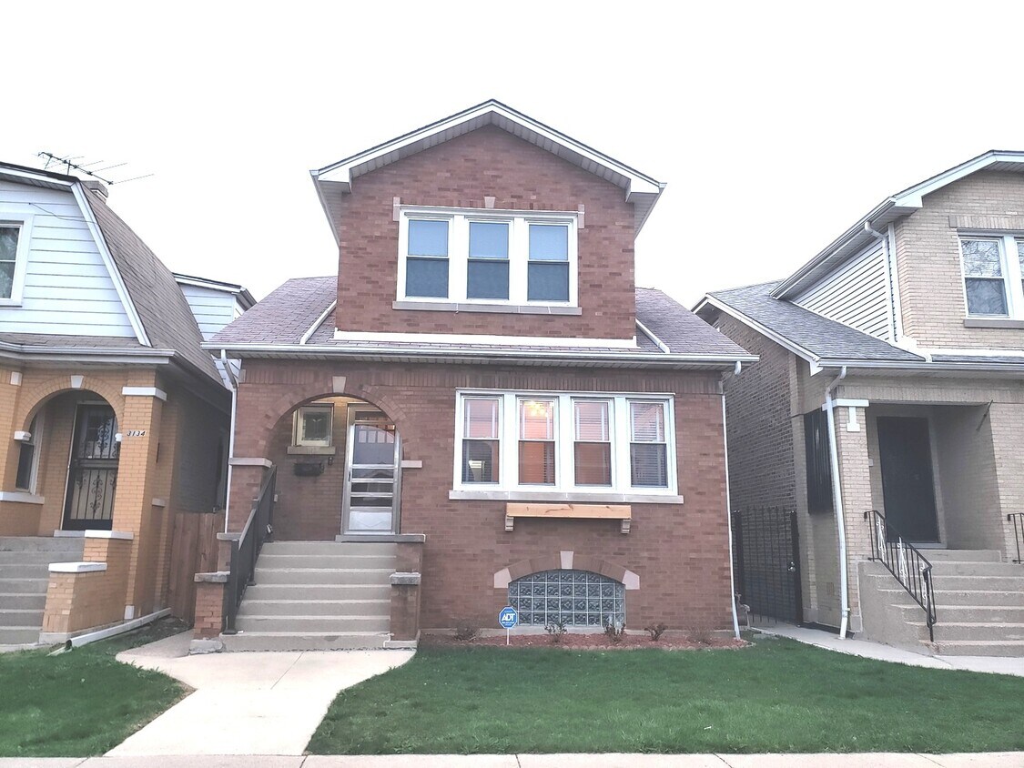Primary Photo - 3136 N Kostner Ave