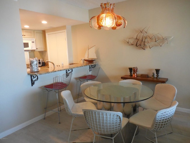 Building Photo - 829 1st St S