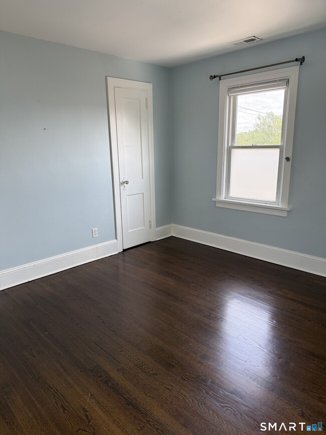 Building Photo - 953 Longbrook Ave