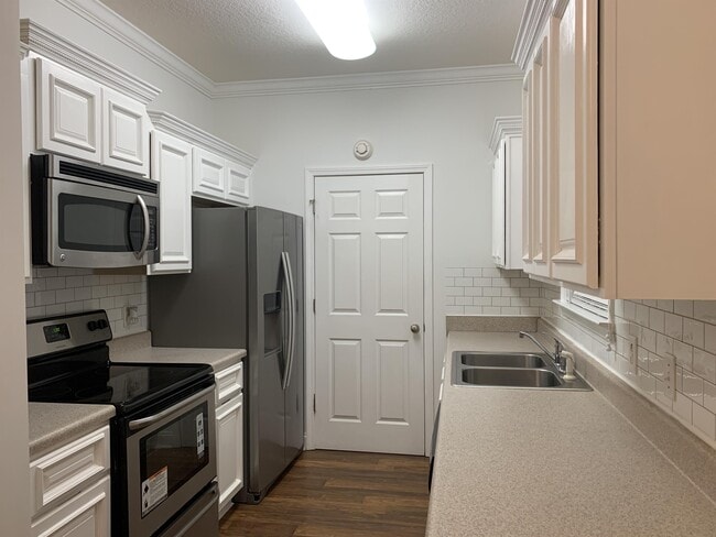Foto del edificio - 120 Caswell Ct