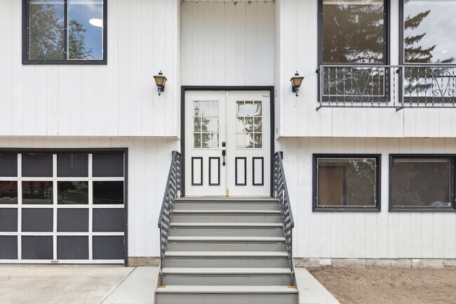 Foto del edificio - 3 Bed, 2.5 Bath House in the Rattlesnake