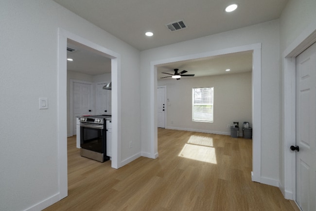 Building Photo - 3501 Canyon Ridge Ave