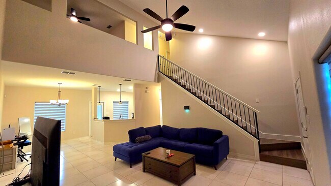 Building Photo - 6007 Vero Dr