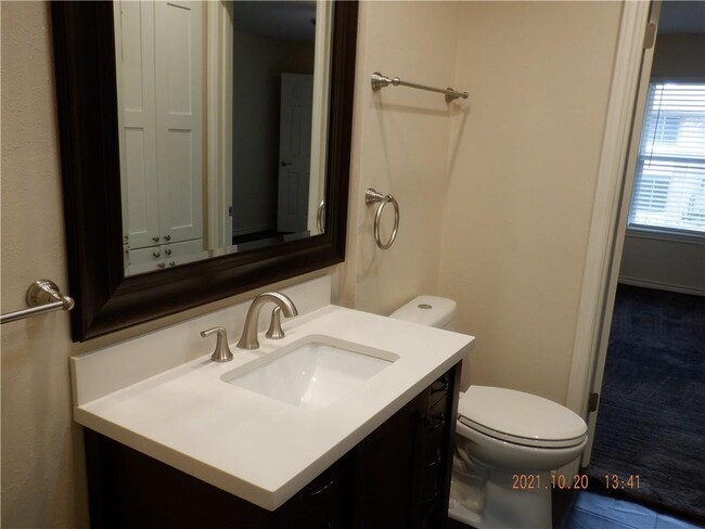 Building Photo - 1205 Southport Dr