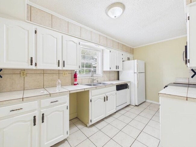 Building Photo - 107 Guillot Rd