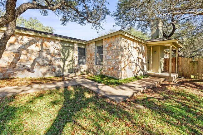 Foto del edificio - 9807 Hundred Oaks Cir