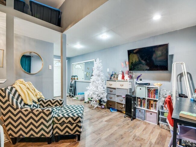 Foto del edificio - 1016 Denton Street Unit A