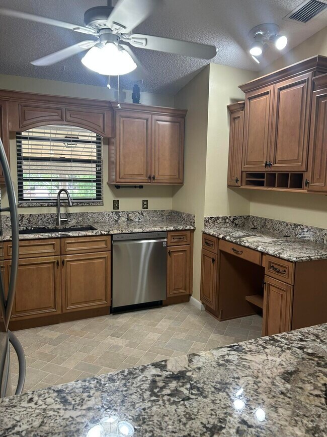 Building Photo - 3001 SE Aster Ln