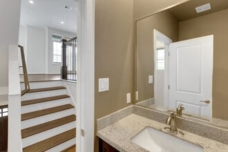 Building Photo - 1030 W 26th St